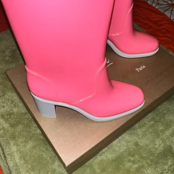 Beautiful Bubblegum pink💖 Christian Louboutins ❤️ - Picture 7 of 12